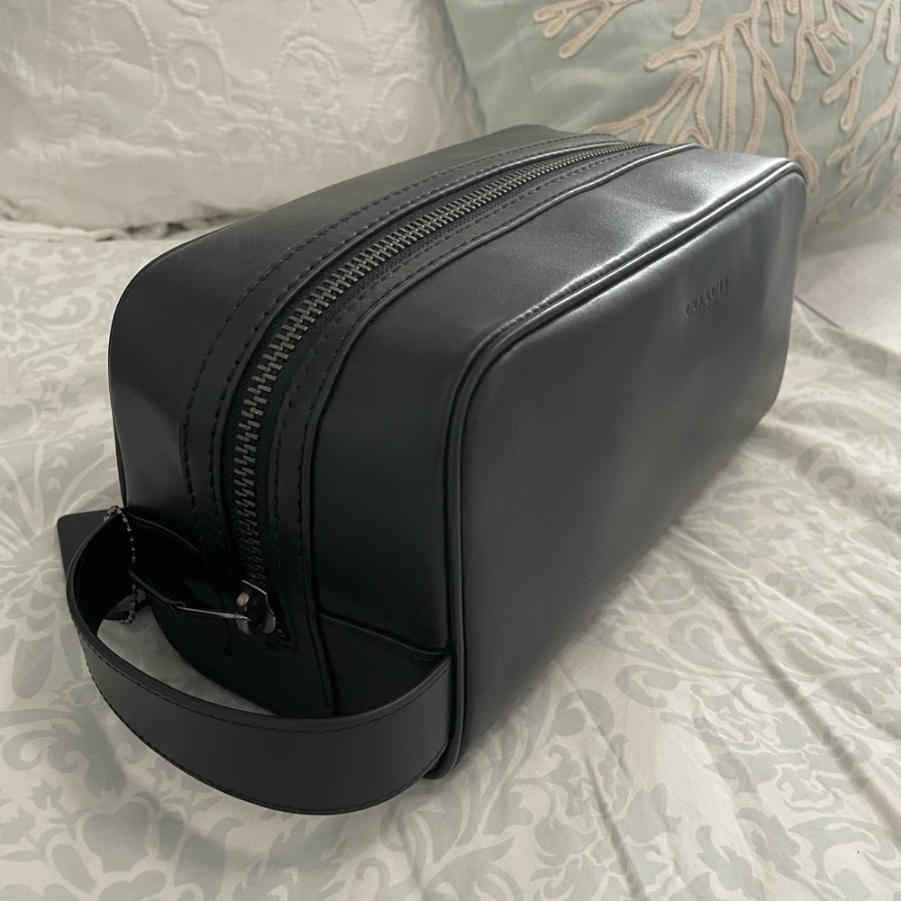 Men’s COACH Dopp kit - new